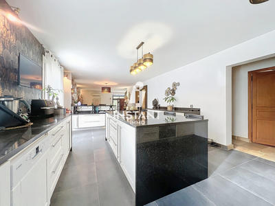 Maison - 210 m² - 9 pièces
