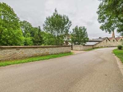 Maison - 312 m² - 8 pièces