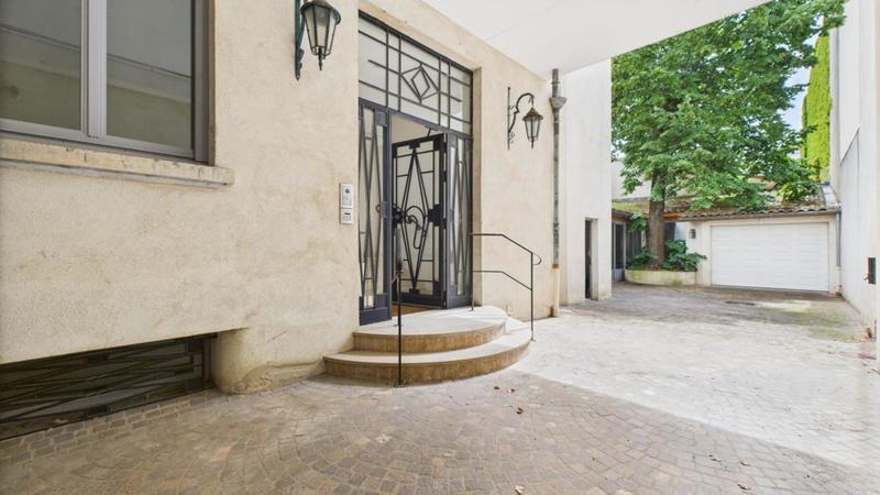 Maison - 300 m² - 11 pièces