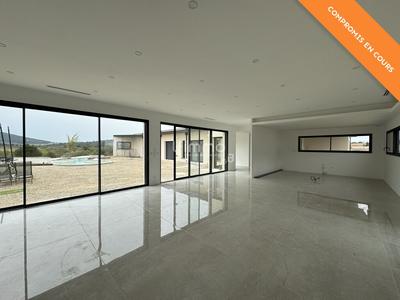 Propriété - 250 m² - 8 pièces