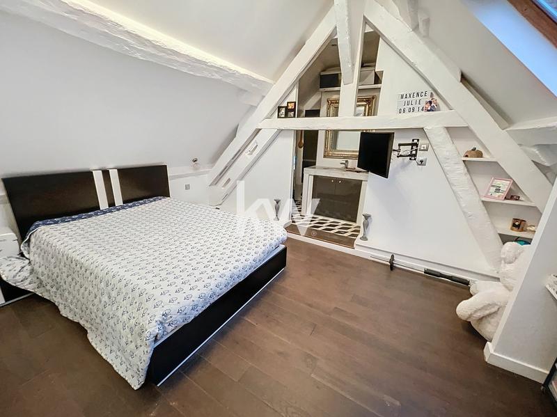 Maison - 274 m² - 10 pièces