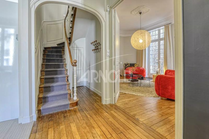 Maison - 173 m² - 9 pièces