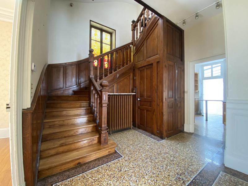 Maison - 215 m² - 9 pièces