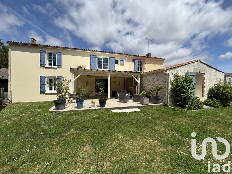 Maison - 215 m² - 8 pièces