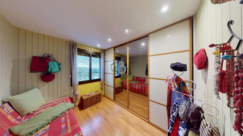 Maison - 96 m² - 5 pièces