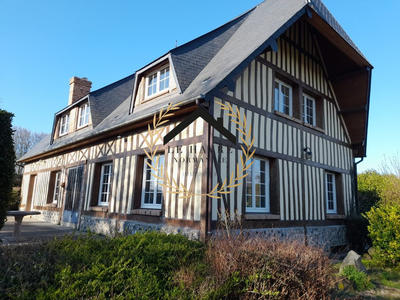 Maison - 243 m² - 8 pièces
