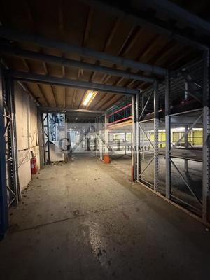 Entrepôt - 2 140 m²