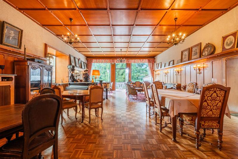 Maison - 600 m² - 19 pièces