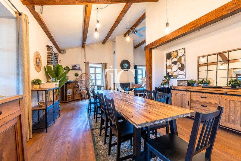 Maison - 301 m² - 8 pièces