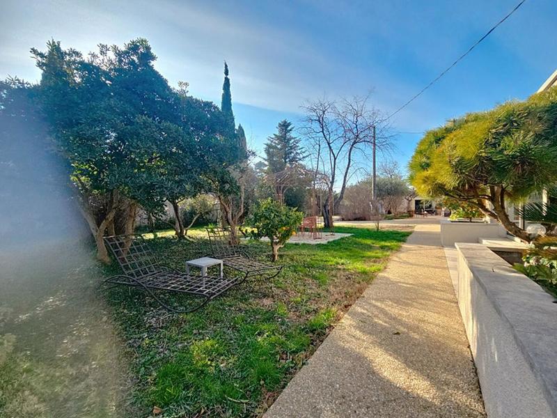 Demeure - 264 m² - 12 pièces