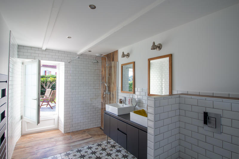 Maison - 360 m² - 9 pièces