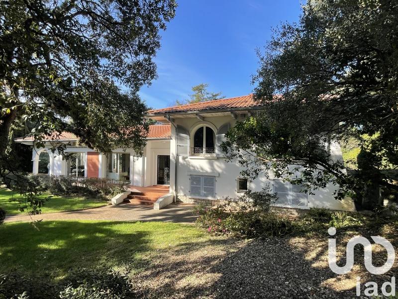 Maison - 290 m² - 12 pièces