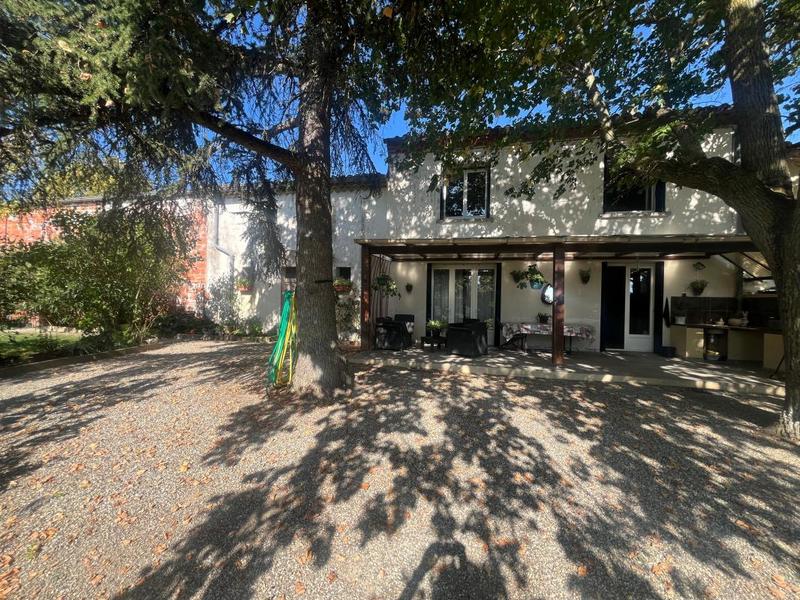 Maison - 220 m² - 7 pièces