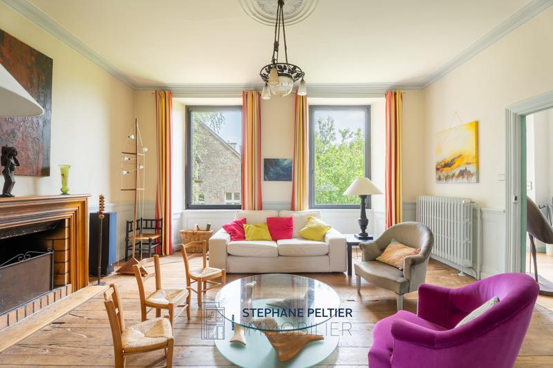 Maison - 300 m² - 9 pièces