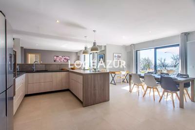 Villa - 212 m² - 7 pièces