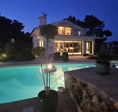 Maison - 358 m² - 9 pièces