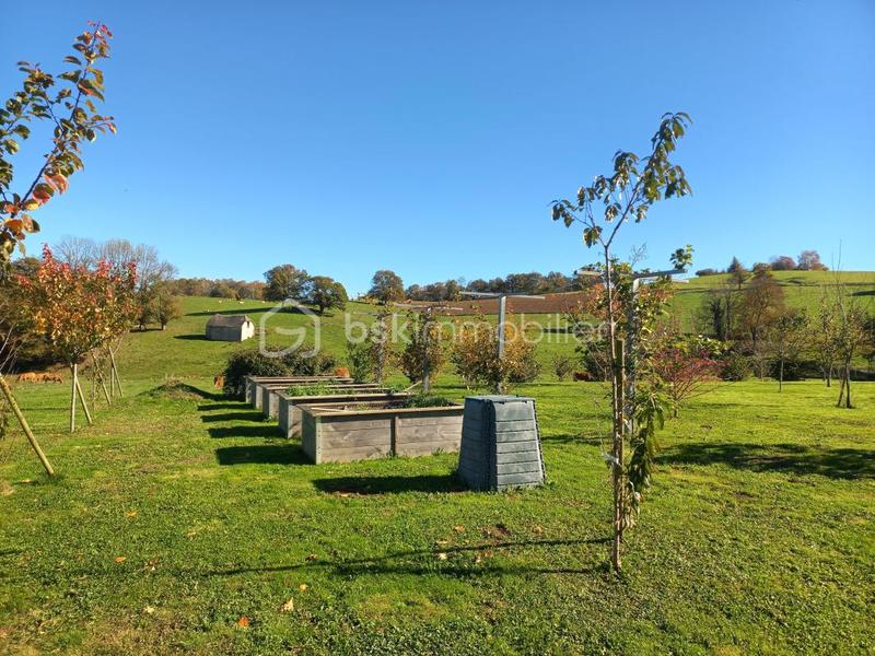 Maison traditionnelle - 220 m² - 8 pièces