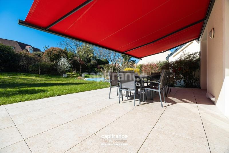 Maison - 230 m² - 10 pièces