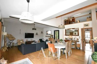 Maison - 180 m² - 7 pièces