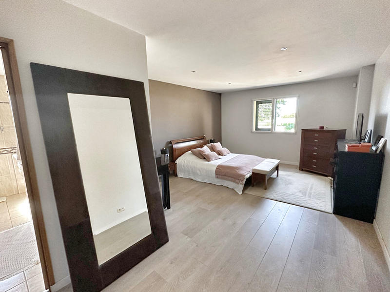 Maison - 250 m² - 8 pièces