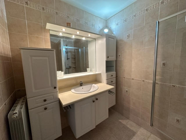 Propriété - 220 m² - 11 pièces