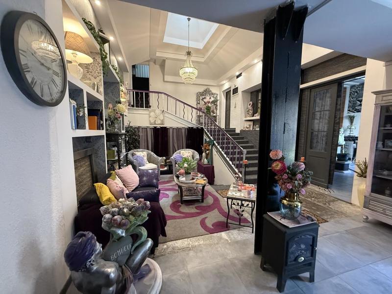 Loft - 285 m² - 8 pièces