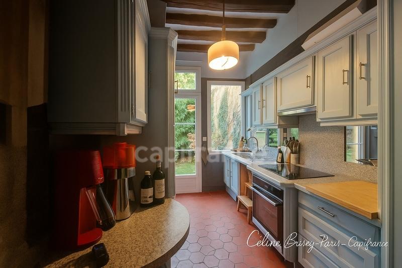 Maison - 250 m² - 9 pièces