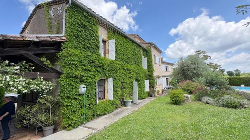 Maison - 227 m² - 8 pièces