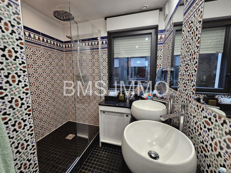 Maison - 268 m² - 10 pièces