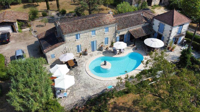 Maison traditionnelle - 293 m² - 10 pièces