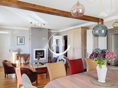 Maison - 201 m² - 9 pièces