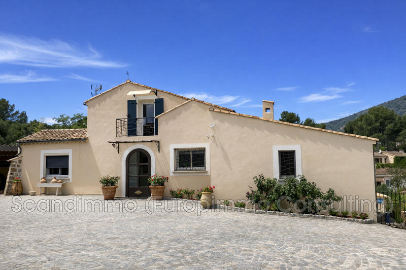 Maison - 141 m² - 5 pièces