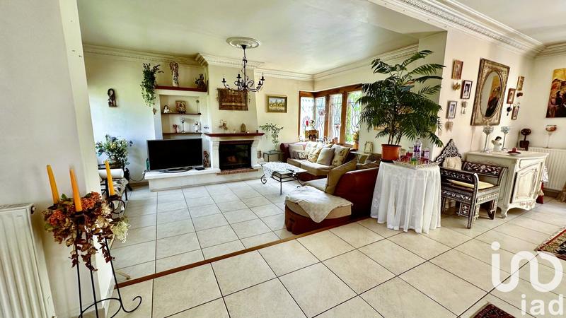 Maison - 220 m² - 8 pièces