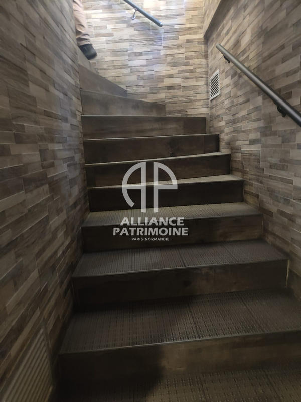 Local d'activités - 100 m²