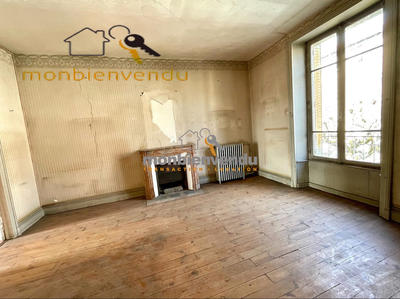 Maison traditionnelle - 250 m² - 10 pièces