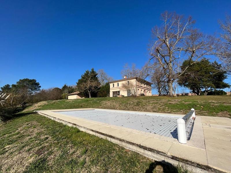 Maison - 245 m² - 6 pièces