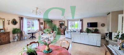 Maison - 232 m² - 8 pièces