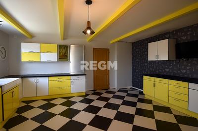 Maison - 295 m² - 11 pièces