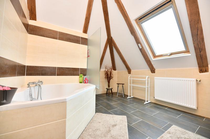 Maison - 302 m² - 8 pièces