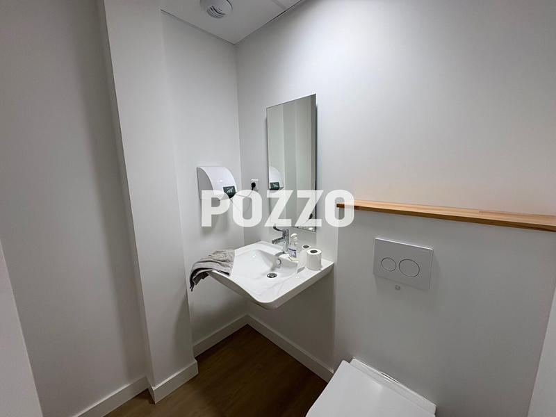 Bureau - 112 m² - 6 pièces