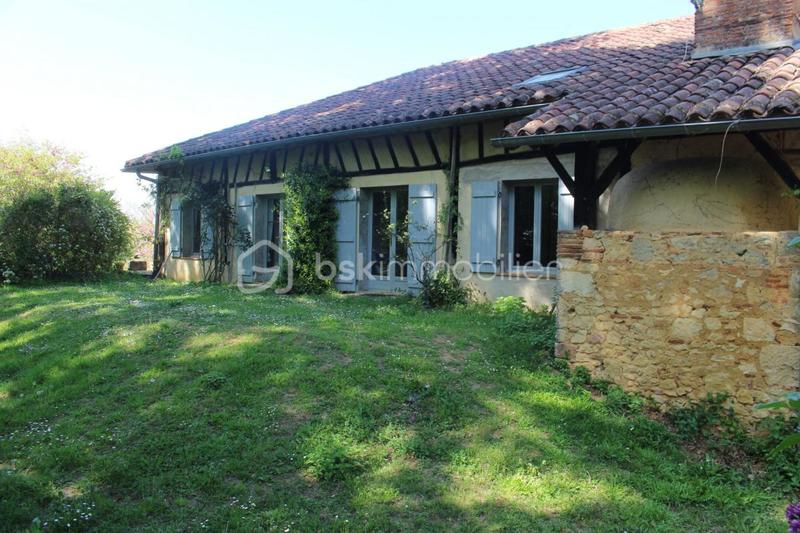 Demeure - 335 m² - 12 pièces