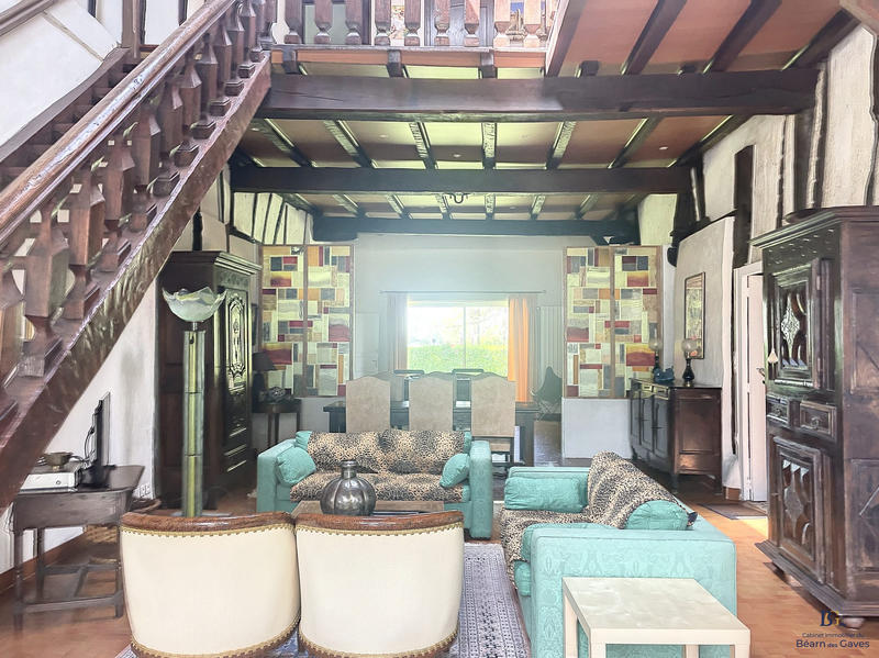 Maison - 272 m² - 6 pièces