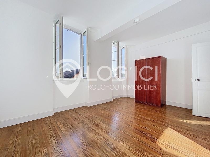 Maison - 270 m² - 8 pièces