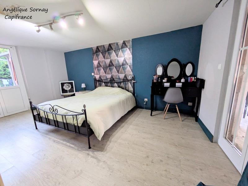 Maison - 222 m² - 8 pièces