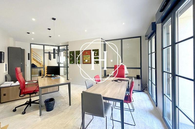 Local commercial - 120 m² - 4 pièces