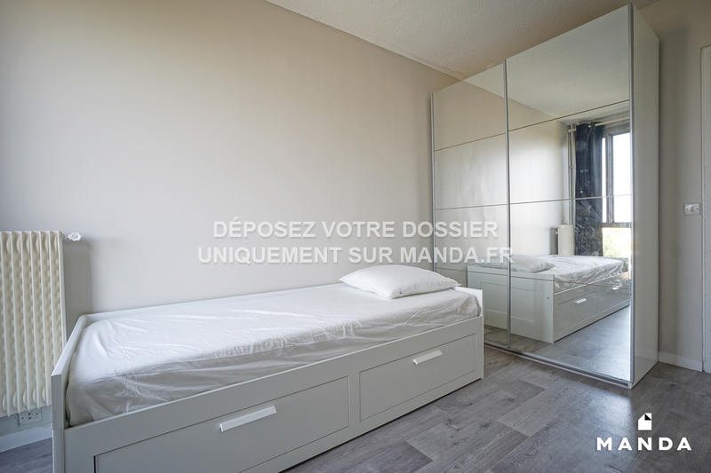 Chambre - 11 m² - 4 pièces