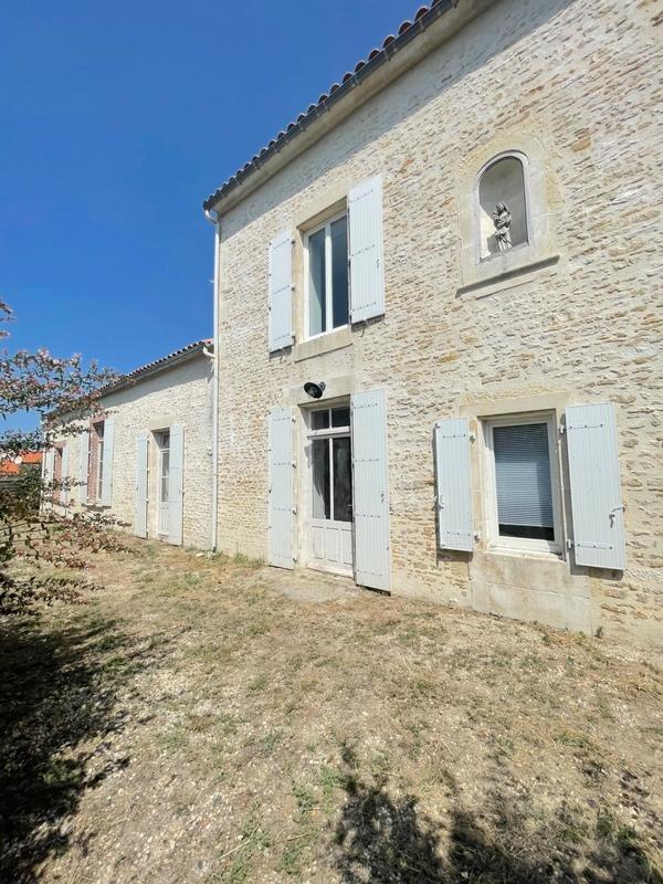 Maison - 265 m² - 12 pièces