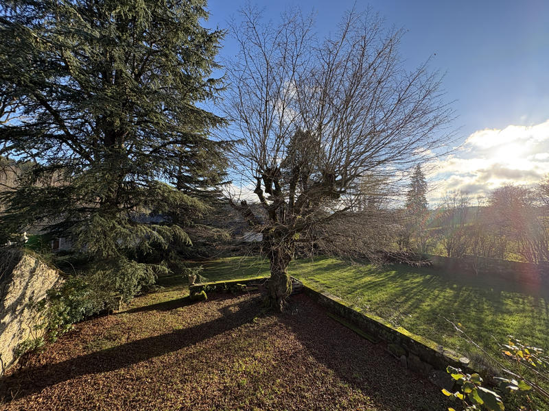 Maison - 250 m² - 8 pièces