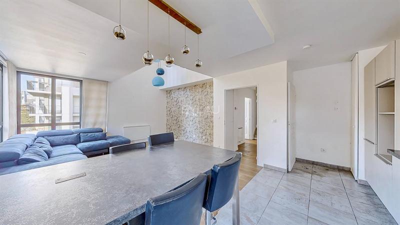 Appartement - 102 m² - 5 pièces