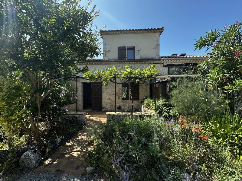 Maison traditionnelle - 137 m² - 6 pièces